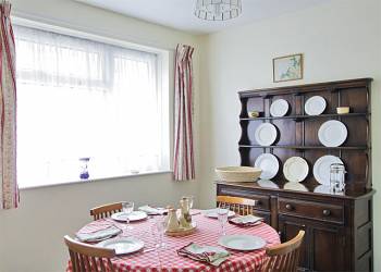 Manoach sleeps 4