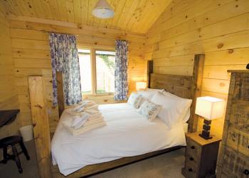 Hideaway Lodge sleeps 6
