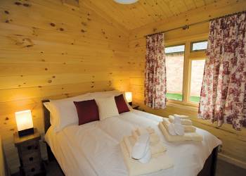 Hideaway Lodge price range is 400 - &pound 791