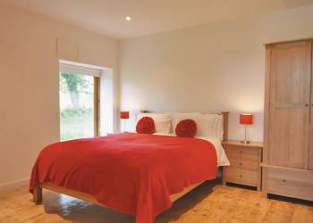 Yew Tree Barn is in Usk, Monmouthshire