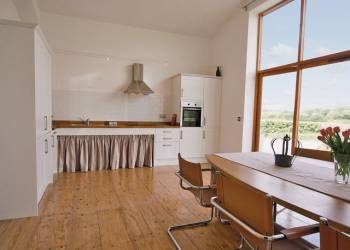 Yew Tree Barn price range is 412 - &pound; 904