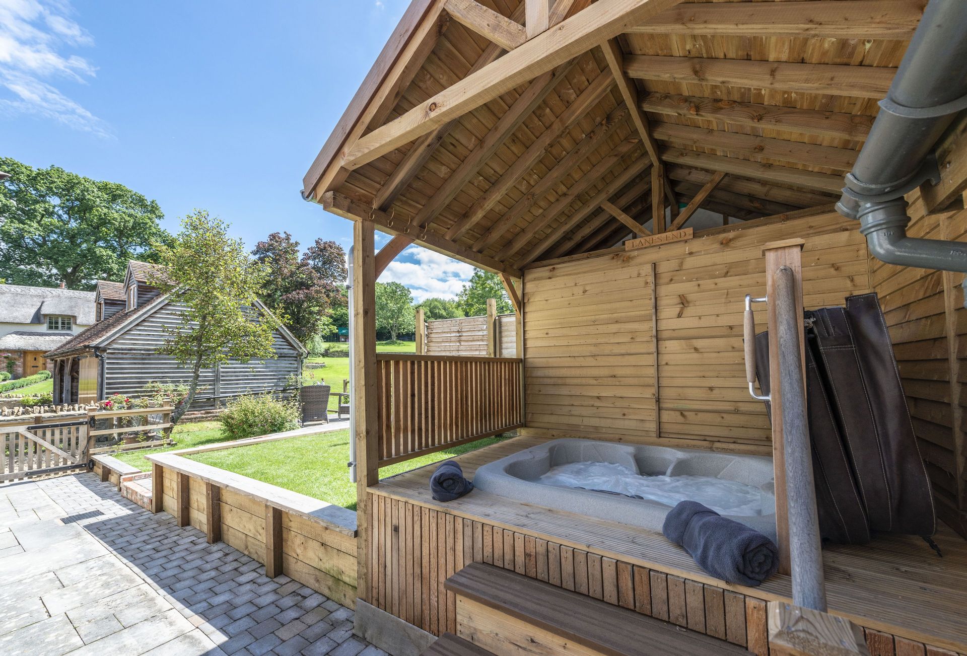 Click here for more about Lanes End Cottage