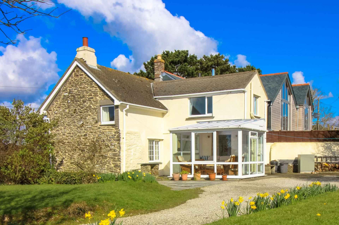 Click here for more about Quince Cottage, Pendower