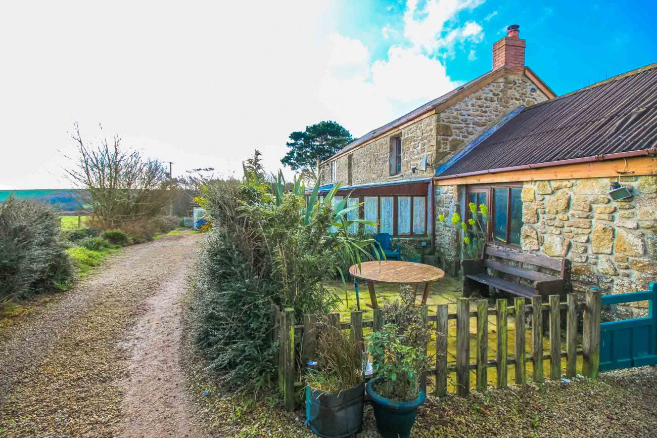 Click here for more about Moor Magy