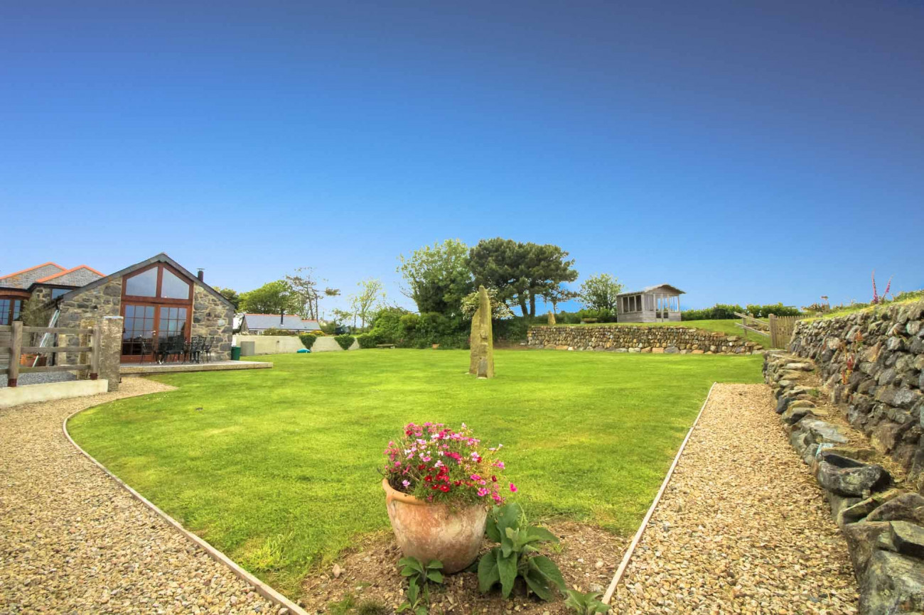 Click here for more about Manor Farmhouse