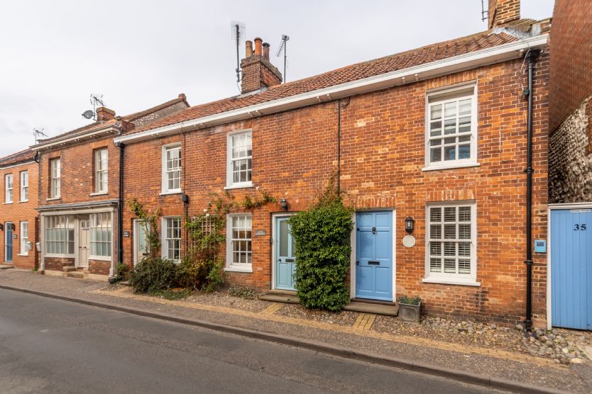Click here for more about Petts Cottage