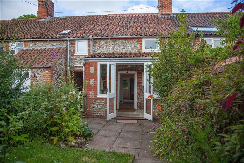 Click here for more about Poppy Cottage