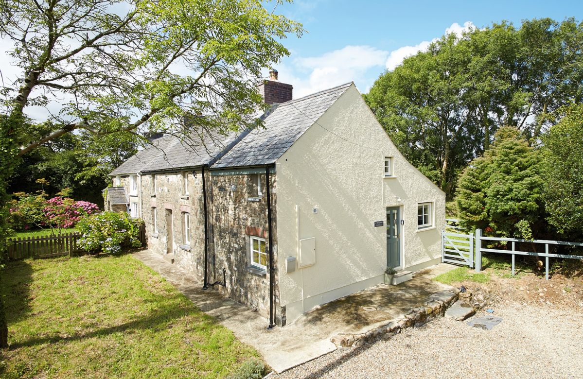 Click here for more about 2 Tregroes Cottage