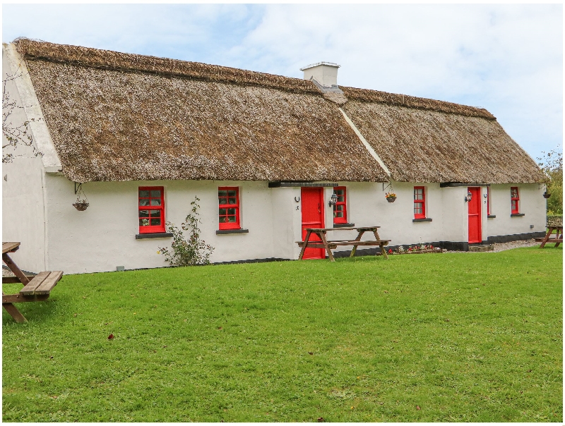 Click here for more about No. 10 Tipperary Thatched Cottage