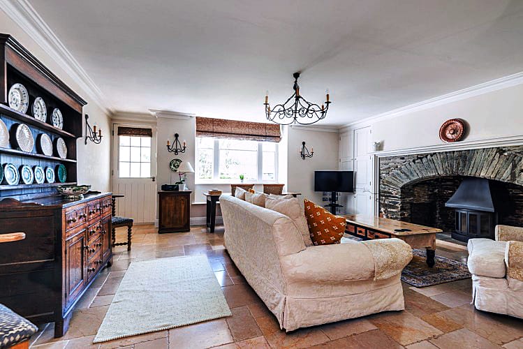 South Manor Cottage, Gerston price range is 532